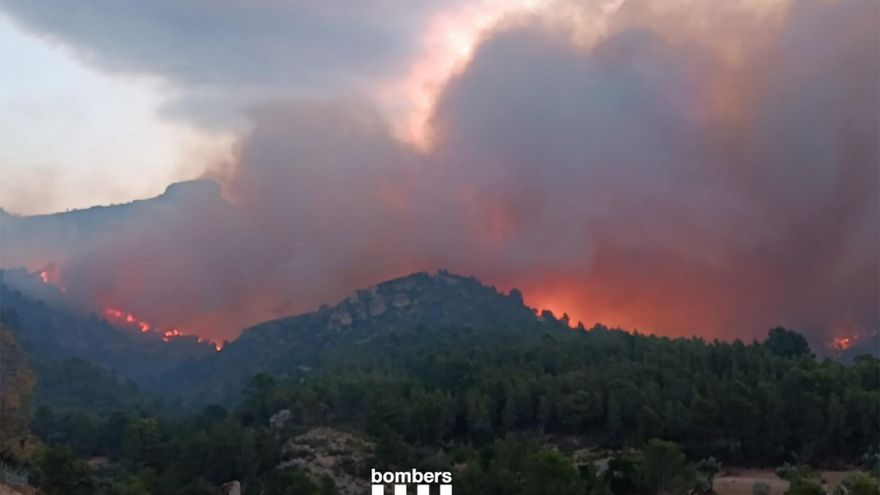 El incendio de Tarragona hace estallar bombas de la Guerra Civil: &quot;Se oyen explosiones procedentes de las montañas&quot;
