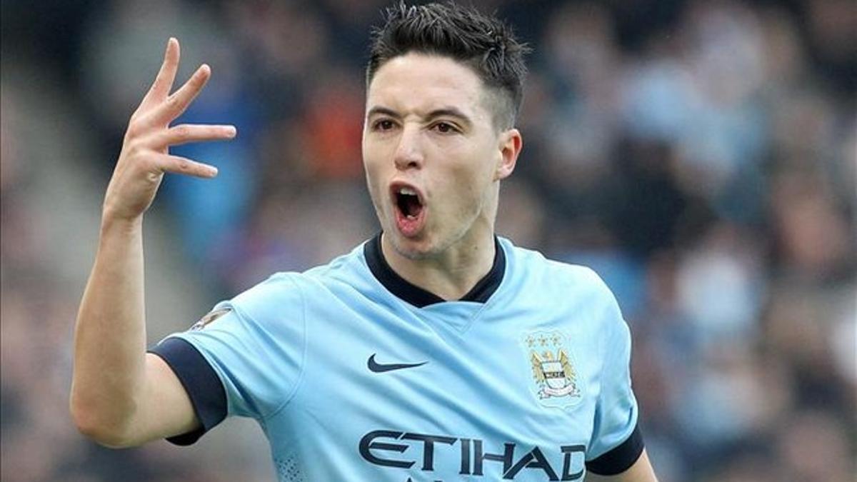 A Nasri lo dejan al nivel de un modesto Ford Fiesta al compararlo con Iniesta