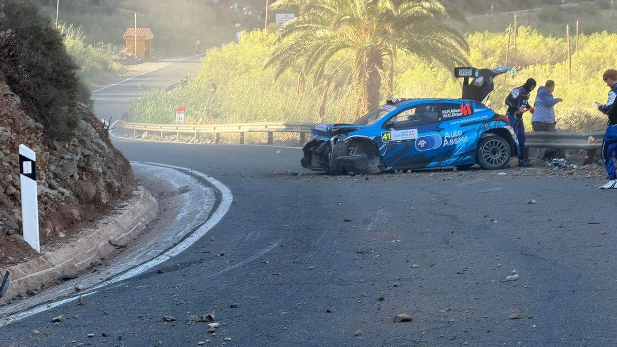 El piloto Philip Allen tuvo un accidente a su paso por Artenara en el Rally Islas Canarias 2026