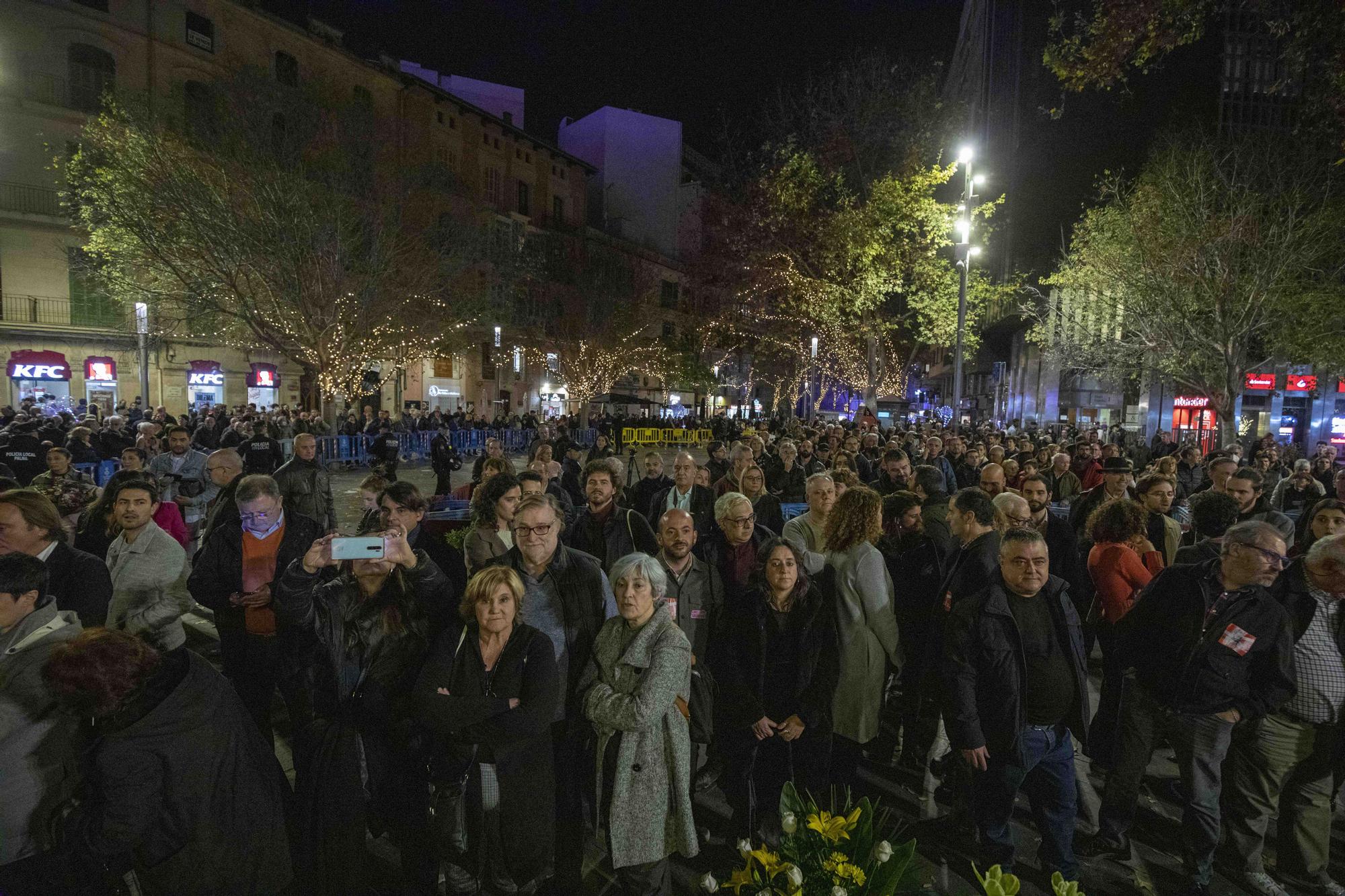 Diada de Mallorca: ofrenda floral a la estatua de Jaume I en Palma