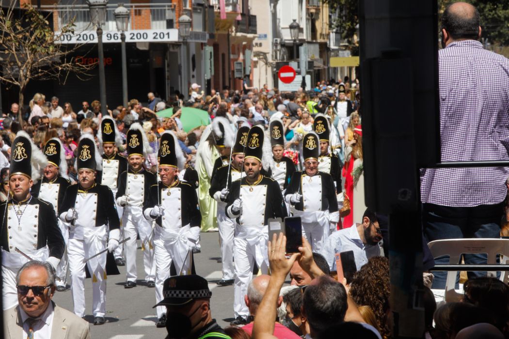 Flores y alegría para despedir la Semana Santa Marinera en el desfile de Resurrección