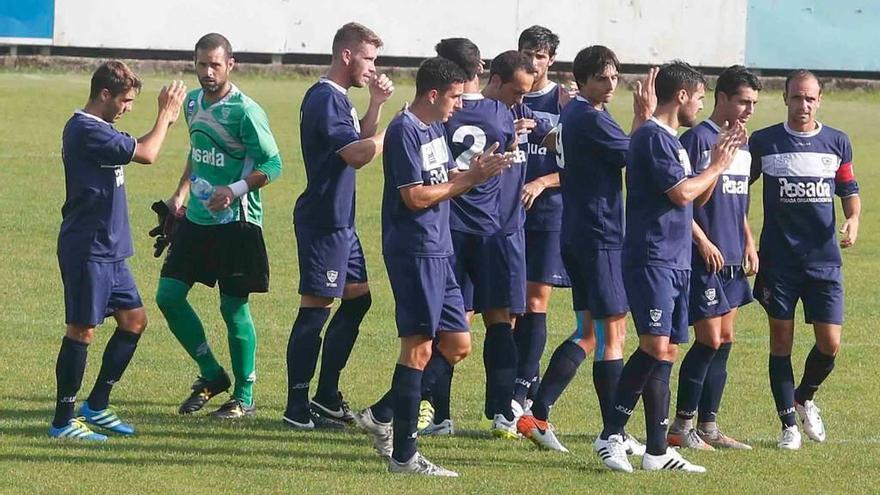 Los jugadores del Marino, al inicio de uno de los partidos de esta primera vuelta.