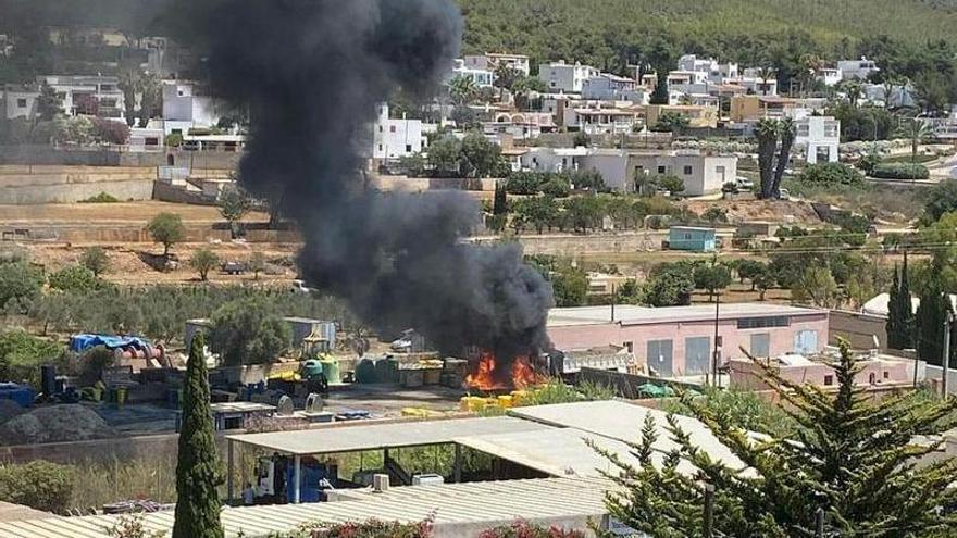 Alarma en Ibiza por el incendio de un camión