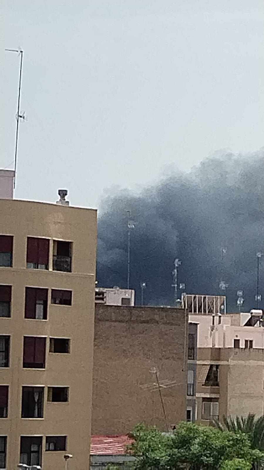 Incendio en el barrio del Pla en Elche