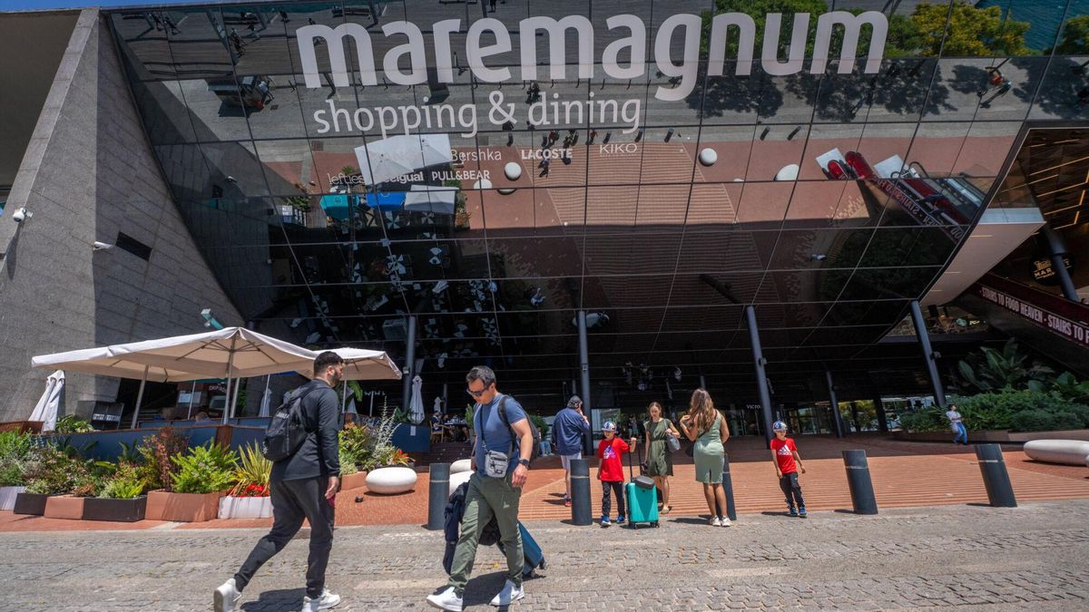 Façana del Maremagnum de Barcelona.