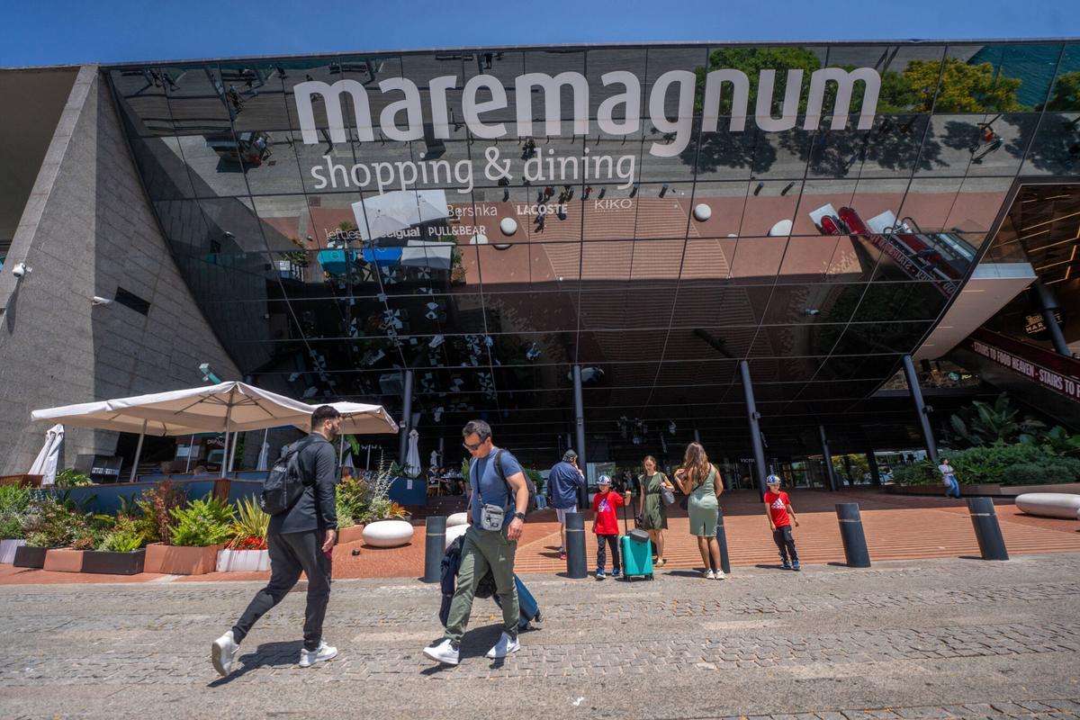 Mor un jove en caure des de la segona planta del centre comercial Maremagnum de Barcelona Mor un jove en caure des de la segona planta del centre comercial Maremagnum de Barcelona
