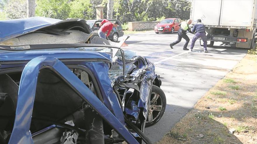 Herida una niña de 5 años al chocar un coche y un camión en Castellón