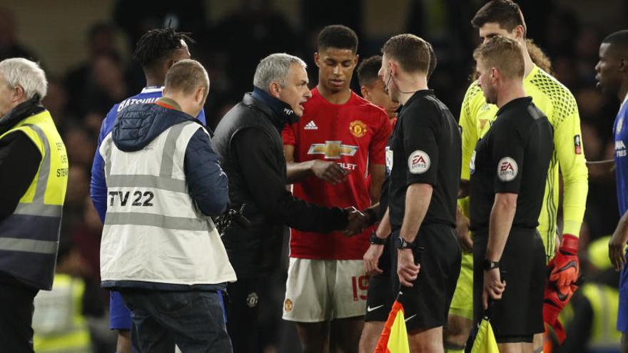 Mourinho recrimina las decisiones tomadas al árbitro.