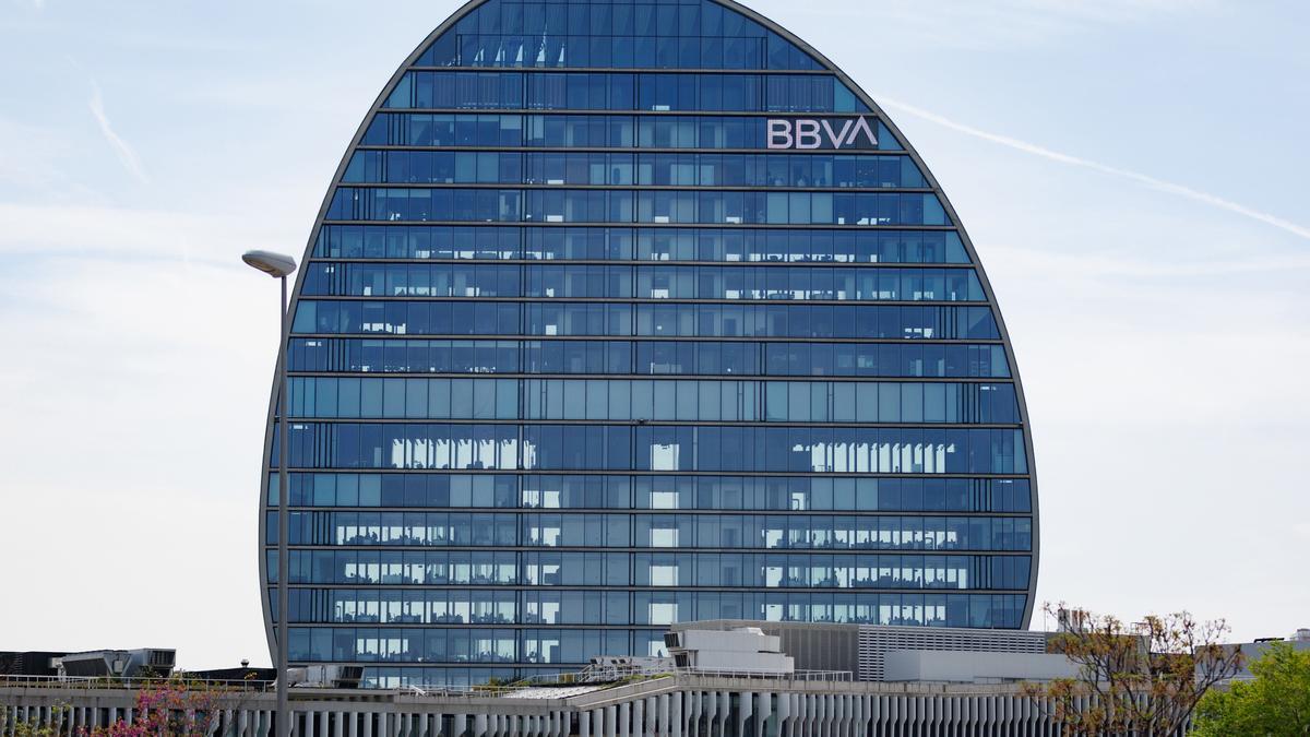 Fachada del banco del BBVA en Madrid.