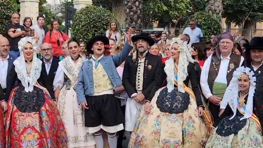 Funzo lo da todo con el himno de Fogueres antes del pregón de Hogueras 2026