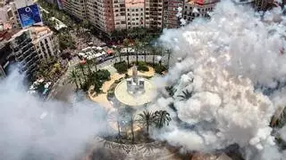 Mediterráneo hace historia en Luceros con una mascletà irrepetible