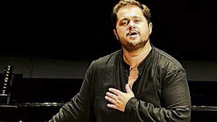 Celso Albelo, en un recital.