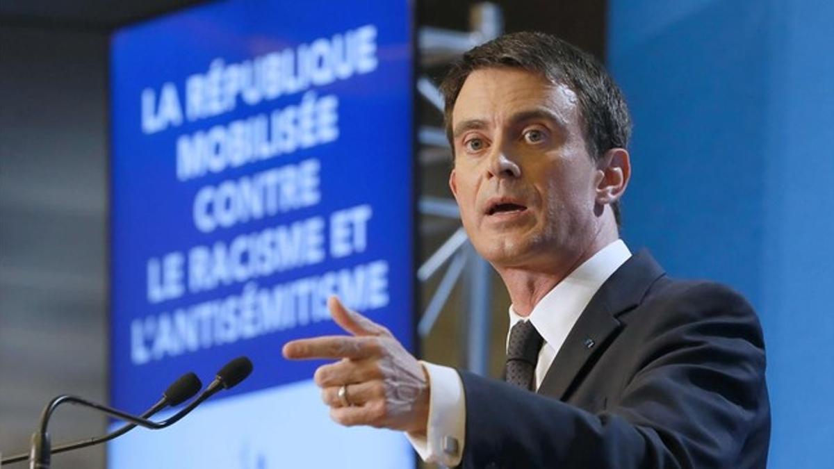 Valls, en la presentación del plan contra el racismo, este viernes en Créteil.