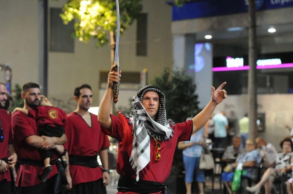 Desfile de Moros y Cristianos por las calles de Mu