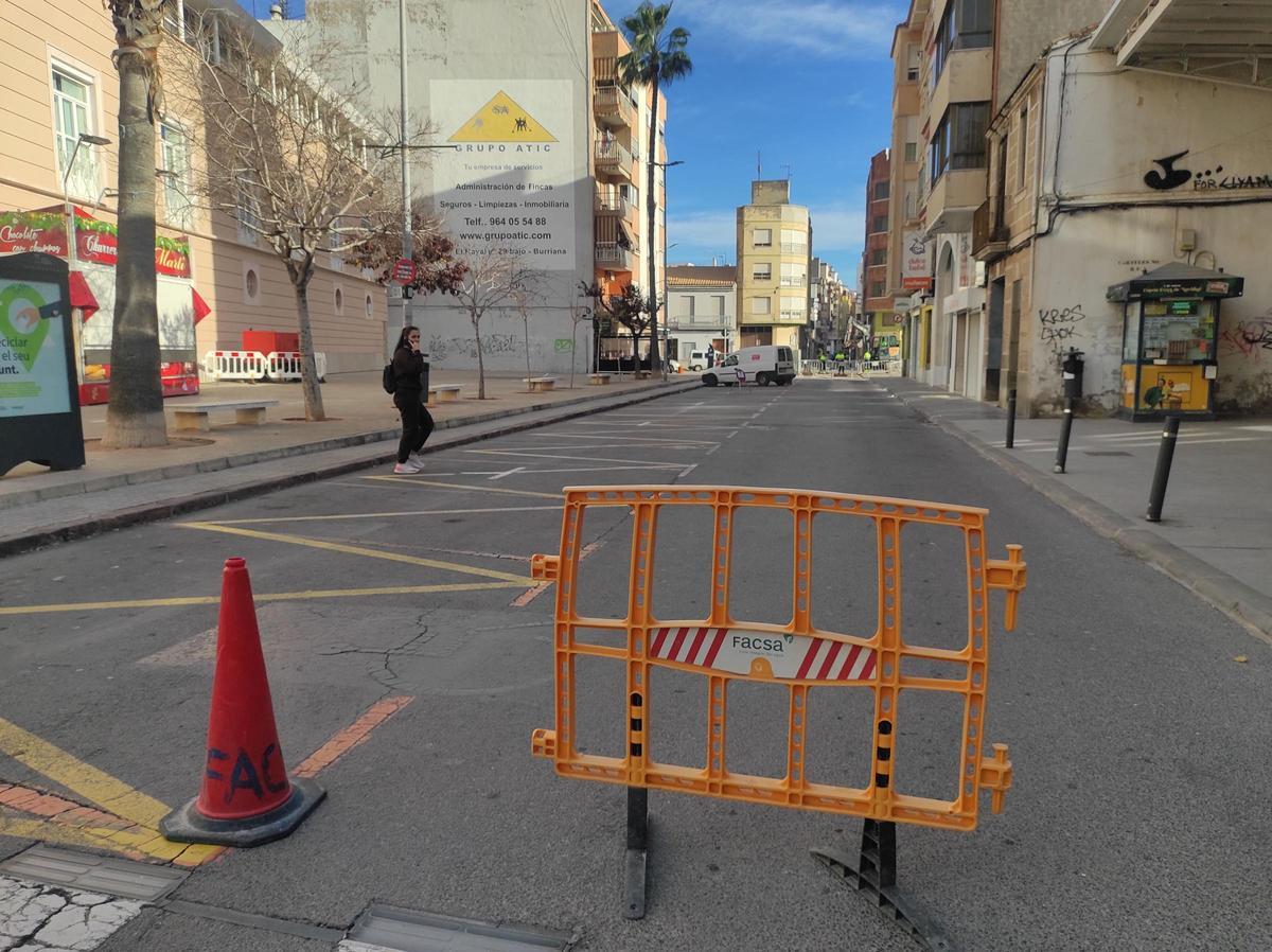 El corte de tráfico afecta al tramo comprendido entre el Mercado Municipal y la plaza de la Mercé