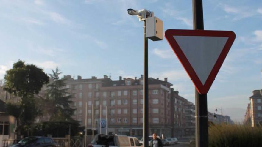 La cámara restituida en la avenida de Gijón de Lugones.