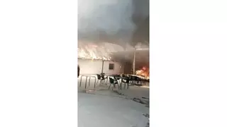 Las llamas devoran la peña huertana La Crilla de Puente Tocinos