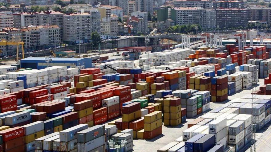 Vista del muelle de contenedores del Puerto de Vigo // MG BREA