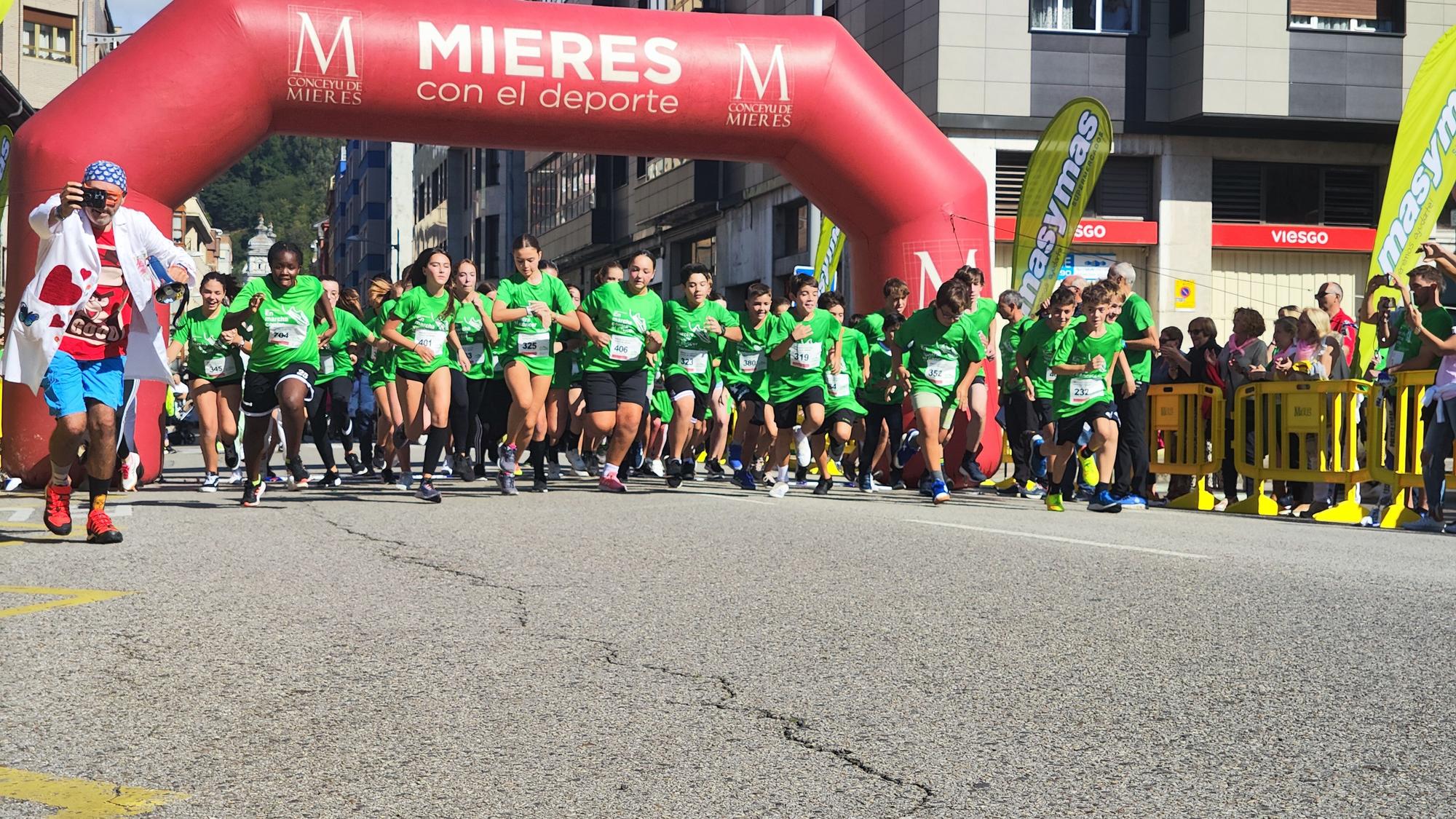 La carrera contra el cáncer de Mieres, en imágenes.