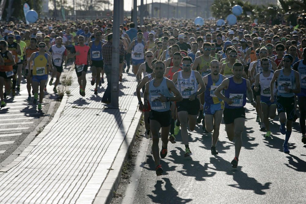 El Mouaziz, del Club Nerja de Atletismo ha vuelto a imponerse en la prueba, que ha alcanzado una participación récord con 7.500 corredores