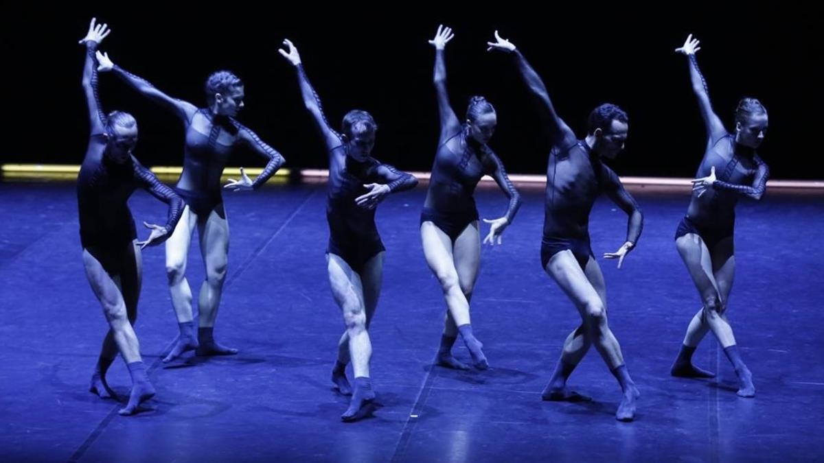 Programa triple de Dresden Frankfurt Dance Company que inaugura el Grec