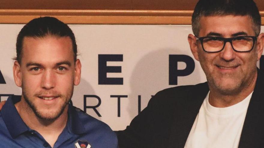 Álvaro Jiménez y Mauro Pérez, ayer en la presentación del jugador.