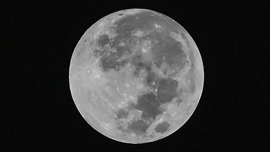 Las mejores fotos del eclipse lunar con superluna de hoy