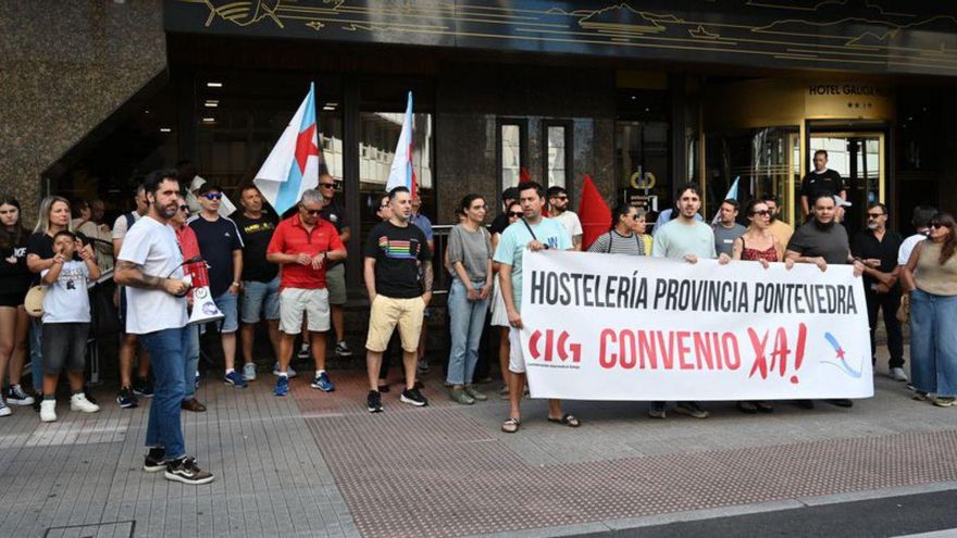 «No más explotación», piden trabajadores del sector de la hostelería en Pontevedra
