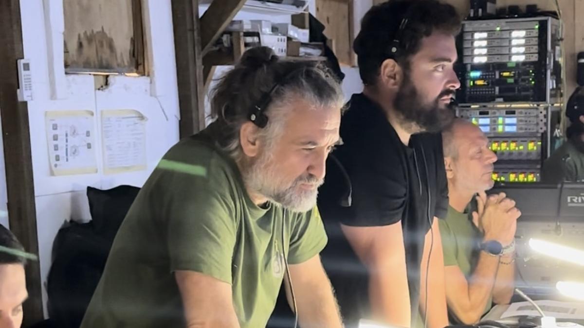 Juanra Gonzalo y Ángel Ludeña en el control de realización de 'Supervivientes' en Honduras.