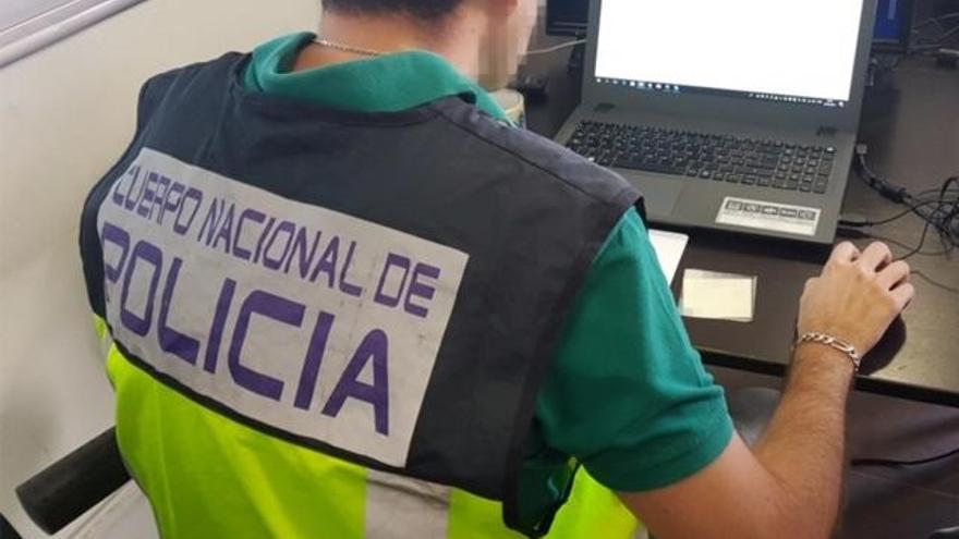 Detenido un joven acusado de grabar en A Coruña y Vigo a mujeres por debajo de sus faldas sin su consentimiento