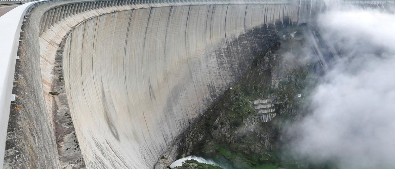 Presa de Almendra donde se instalará la minicentral hidroeléctrica