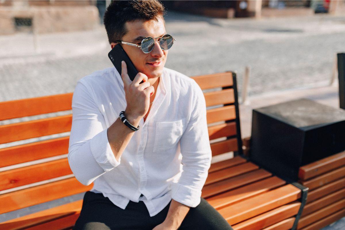 Así es la camisa de lino perfecta para la oficina que parece de alta gama