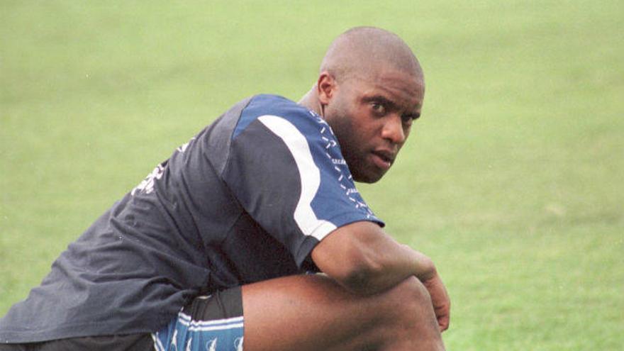 Atkinson en un entrenamiento con el Hércules en 1998