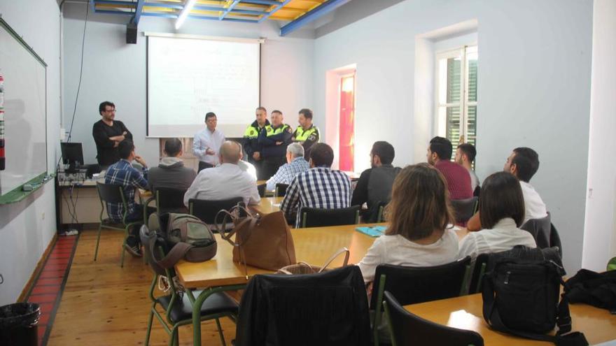 La Policía Local realiza acciones formativas sobre seguridad