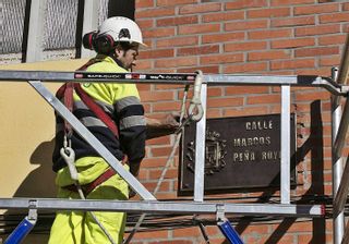 El retorno efímero de 17 calles franquistas: Oviedo repone los anteriores nombres de las vías, que serán retirados de nuevo en pocos meses