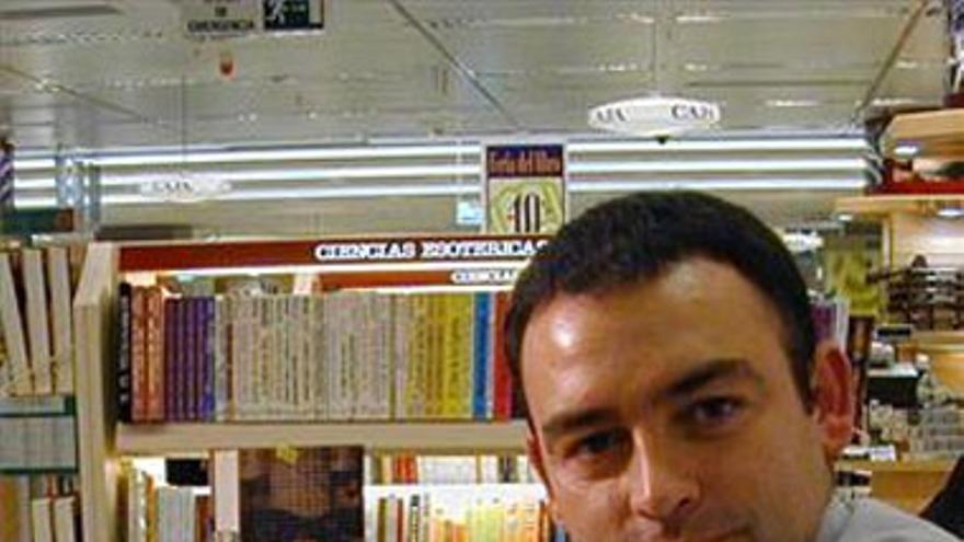 Jesús Sánchez Adalid: &quot;El soporte audiovisual no acabará con los libros&quot;
