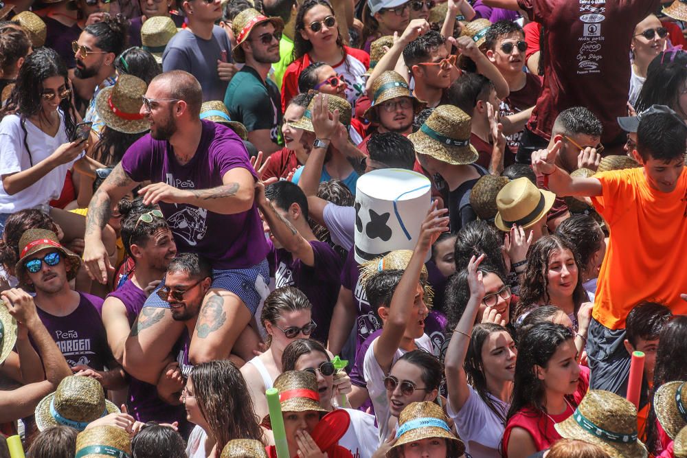 Los catralenses y muchos vecinos de la Vega Baja estallan en alegría y fiesta para iniciar las celebraciones de San Juan con el chupinazo