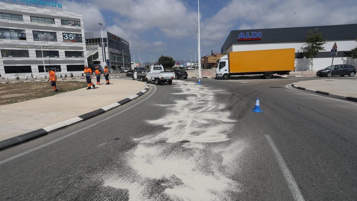 Operarios de la SAG han tenido que actuar para evitar más accidentes.