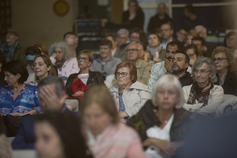 Premios Princesa de Asturias: Alejandro Portes visita la exposición fotográfica "Integrantes" en La Vega