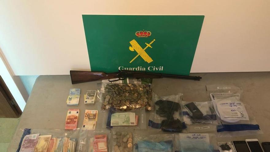 Material incautado por la Guardia Civil.