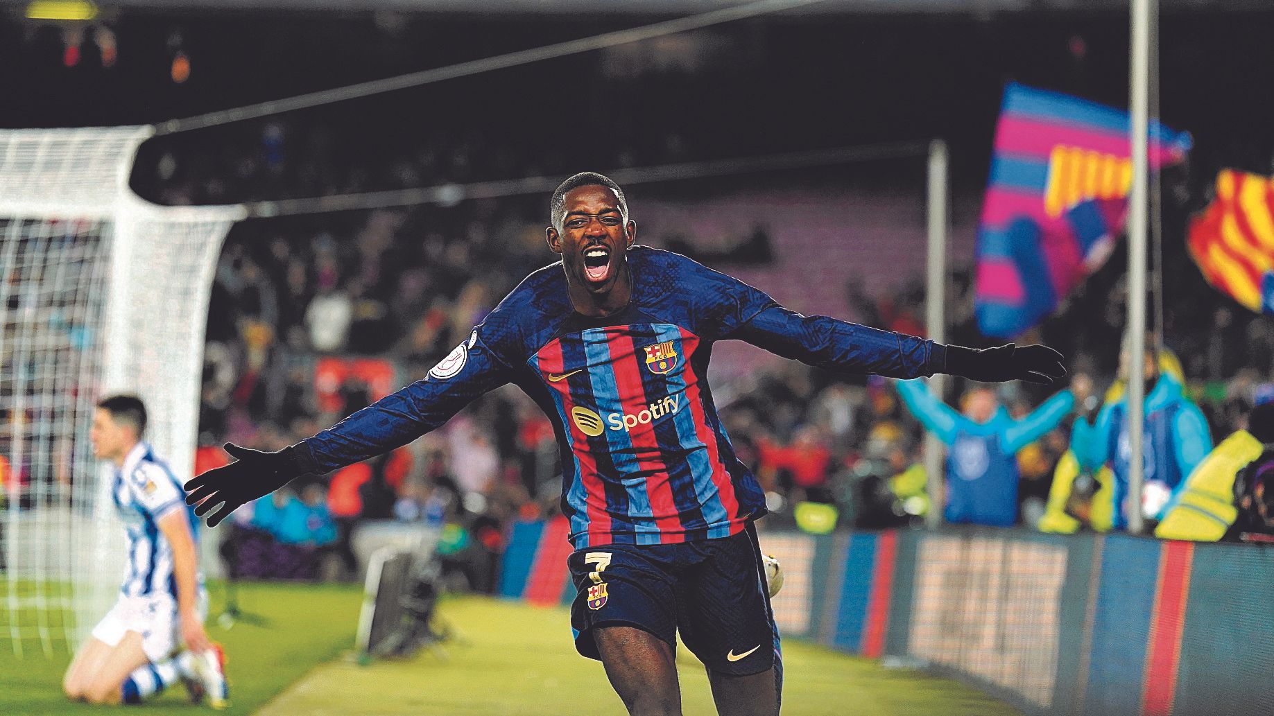 Dembélé corre eufórico celebrando su gol a la Real Sociedad.