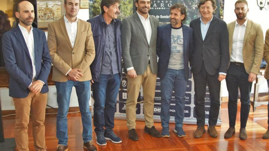 Presentación de O Gran Fondo Ézaro, ayer en Santiago. |  // JESÚS PRIETO