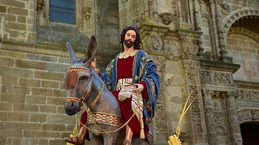 Vídeo | Plasencia estrena su primera Semana Santa de Interés Turístico Nacional con la salida de La Borriquita