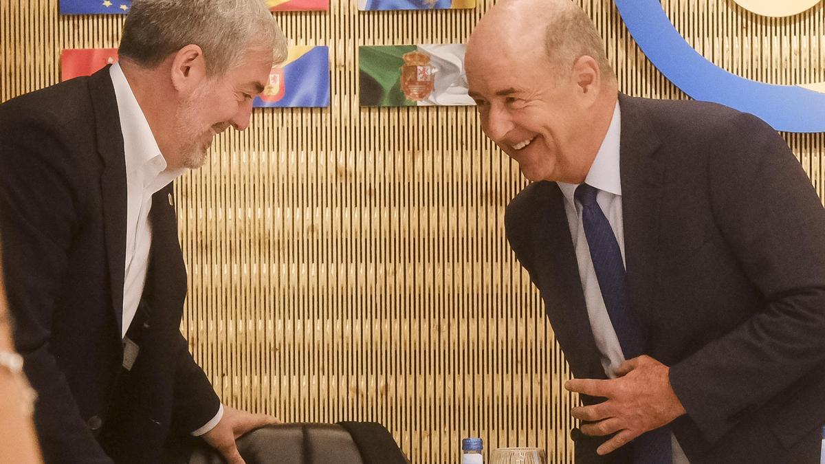 Fernando Clavijo y Pedro Ortega, ayer en la sede de la patronal de Las Palmas.