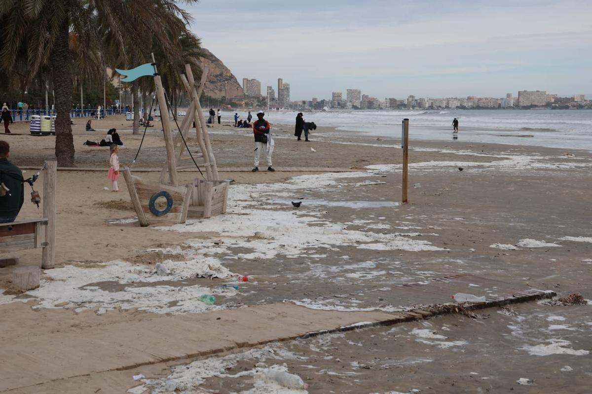 El temporal marítimo afecta al Postiguet