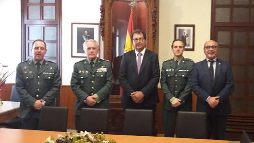 El nuevo subdelegado del Gobierno visita a los jefes de la Guardia Civil y de la Policía