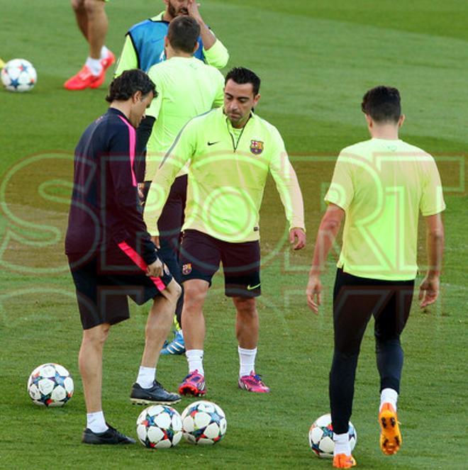 El FC Barcelona entrena en París el partido de Champions