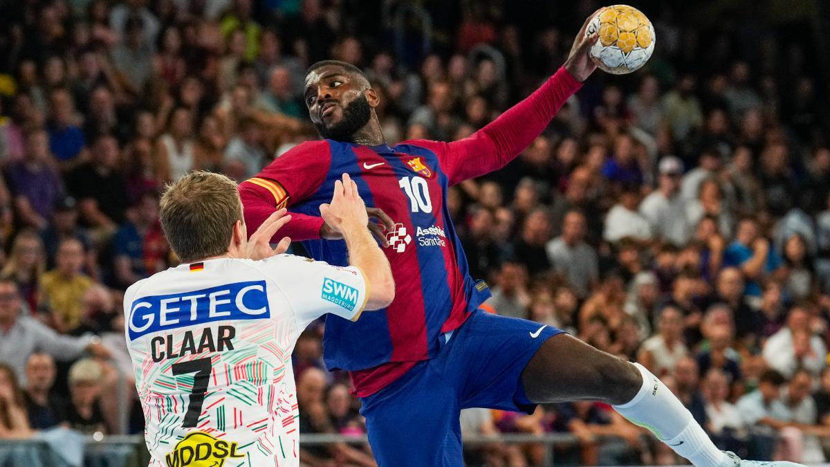 Felix Claar, defendiendo a Dika Mem en el Palau