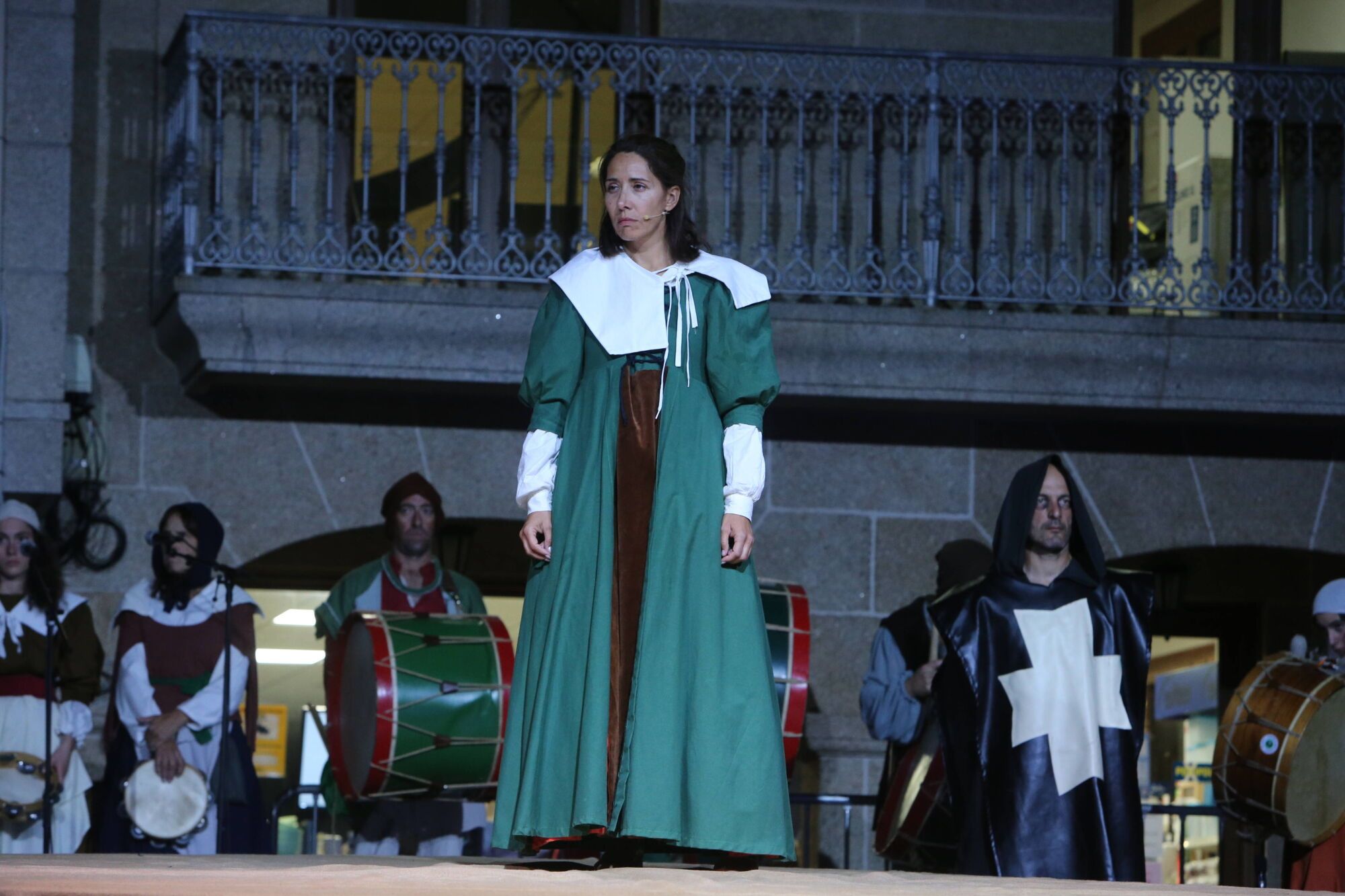 REPRESENTACION TEATRAL DE LA INVASION TURCA DEFENSA DA VILA POR LAS CALLES DE CANGAS