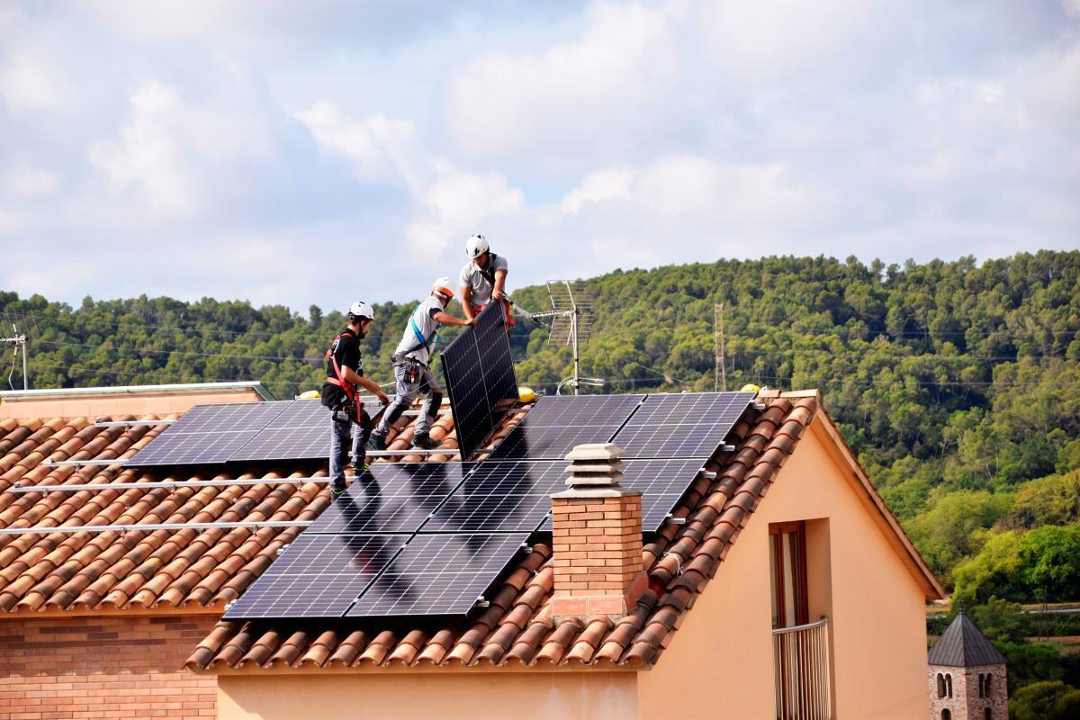 Descubre cómo almacenar energía solar - Holaluz